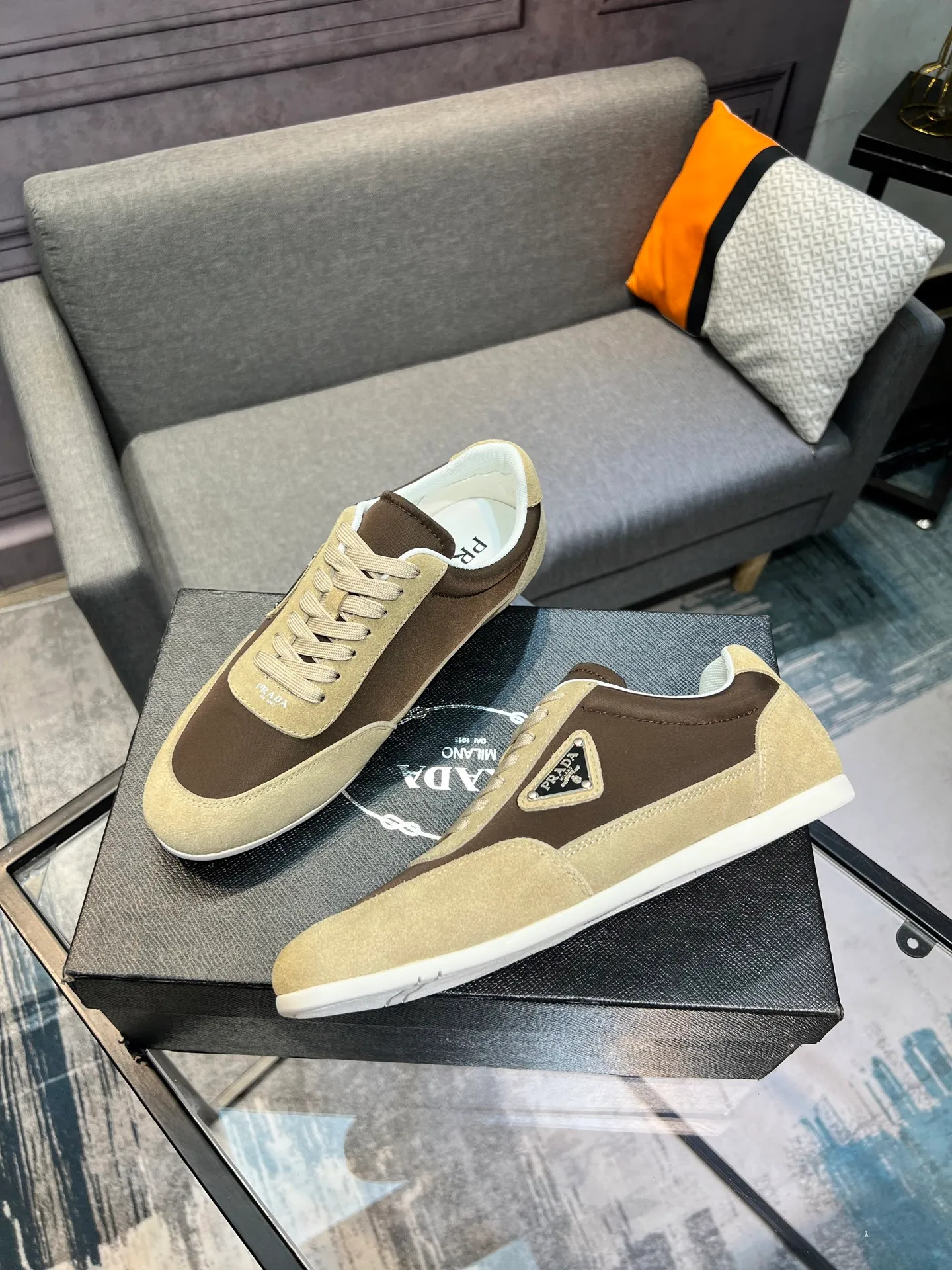 Men's shoes 💰440 PRADA (Prada) uses original cow suede, genuine leather lining, original foam wear-resistant soft outsole, casual sports version, young fashion, European and American trend, British style, actual picture color. Standard code: Men’s size 38/44 (45 can be customized)